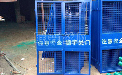 电梯防护门